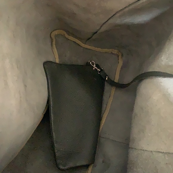 No brand grey leather tote w/ pouch - Picture 4 of 4
